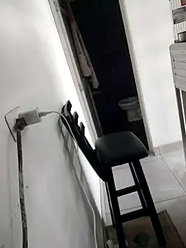 Snapshot of PrivCamZone chatting on October 10, 3:55 am PrivCamZone online show from October 10, 3:55 am