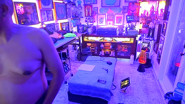 Briefs bud online show from October 19, 7:00 am