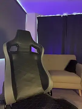 Liam V online show from March 8, 2:10 pm