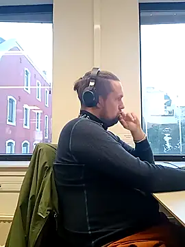Snapshot of Tj1sen chatting on January 10, 9:23 am Tj1sen online show from January 10, 9:23 am