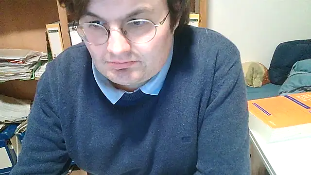 Snapshot of makau1 chatting on March 5, 6:01 pm makau1 online show from March 5, 6:01 pm