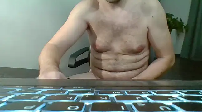 Horney boy86 online show from December 7, 9:11 pm