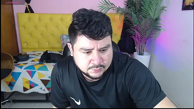 Snapshot of oso_dirty_ chatting on December 4, 5:33 pm oso dirty  online show from December 4, 5:33 pm