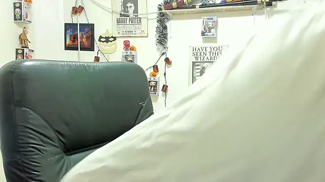 Snapshot of ney_22 chatting on October 18, 2:22 pm ney 22 online show from October 18, 2:22 pm