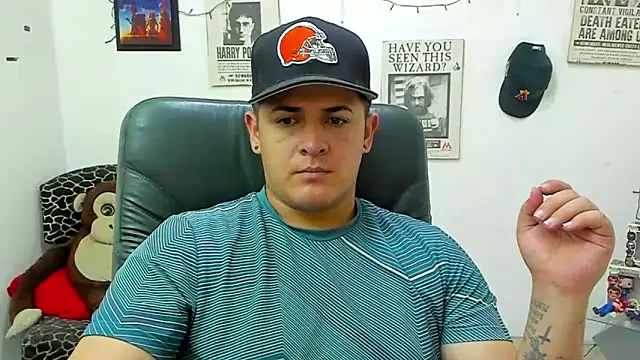 Snapshot of ney_22 chatting on March 14, 2:20 am ney 22 online show from March 14, 2:20 am