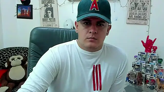 Snapshot of ney_22 chatting on March 5, 11:38 am ney 22 online show from March 5, 11:38 am