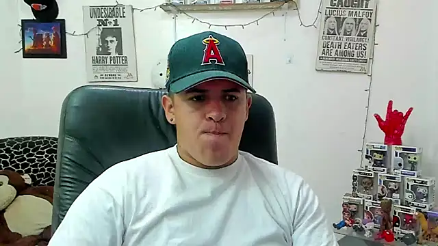 Snapshot of ney_22 chatting on March 10, 1:43 pm ney 22 online show from March 10, 1:43 pm