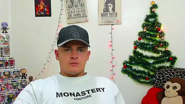 Snapshot of ney_22 chatting on December 24, 7:28 am ney 22 online show from December 24, 7:28 am