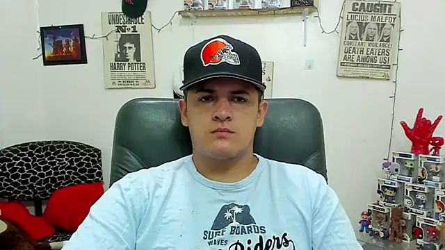 Snapshot of ney_22 chatting on February 14, 2:23 pm ney 22 online show from February 14, 2:23 pm