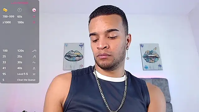 Snapshot of Bigcock_21cm_ chatting on December 11, 8:05 pm Bigcock 21cm  online show from December 11, 8:05 pm