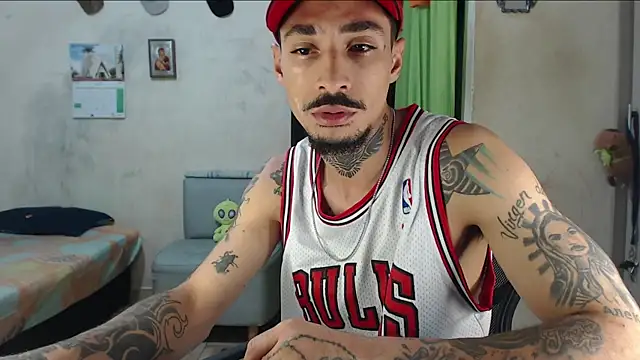 emiliano hottt online show from July 26, 1:08 pm