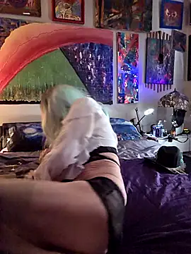 Vonniecd online show from February 20, 8:32 pm