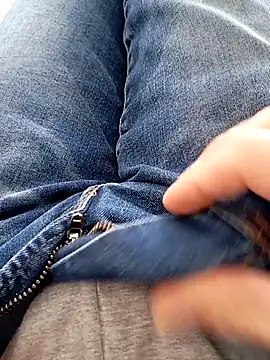 mickzizi online show from February 4, 12:44 pm