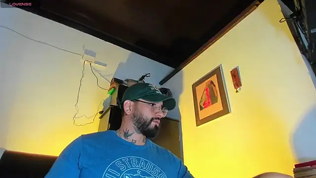 Snapshot of CamiloGray_ chatting on October 4, 2:22 pm CamiloGray online show from October 4, 2:22 pm