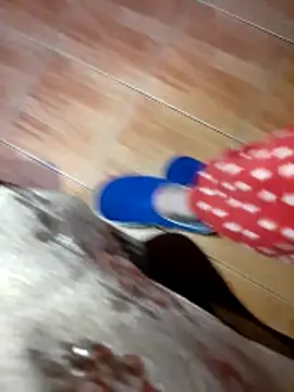 feet toes online show from February 9, 7:02 am