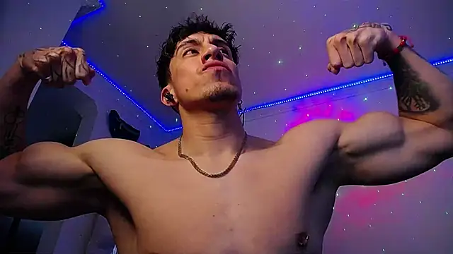 strongboy  online show from November 4, 7:15 pm