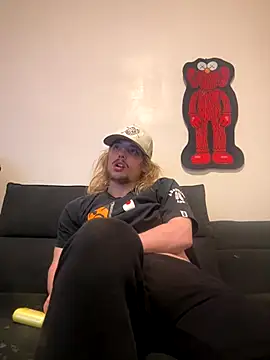 trippyski online show from December 8, 4:46 am