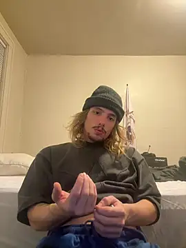 trippyski online show from February 11, 5:05 am