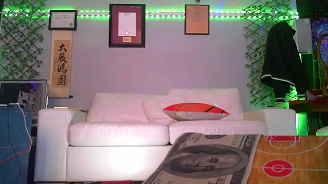 OSIRlS online show from December 17, 3:51 pm