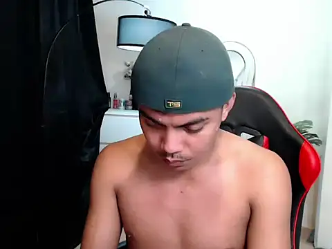 asianboyhunt online show from April 15, 11:26 pm