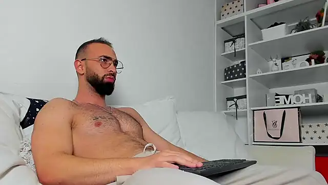 MichaelMasterss online show from December 2, 8:20 pm