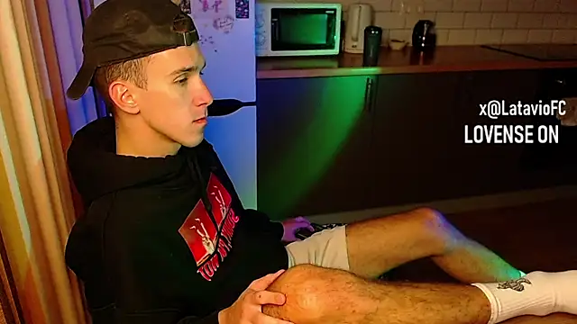 Snapshot of Midnighter_ chatting on September 30, 3:34 am Midnighter  online show from September 30, 3:34 am