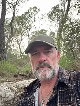 Snapshot of DaddybearVLC chatting on February 25, 3:49 pm DaddybearVLC online show from February 25, 3:49 pm