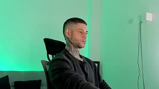  jamesleandros1 online show from July 4, 2:53 pm