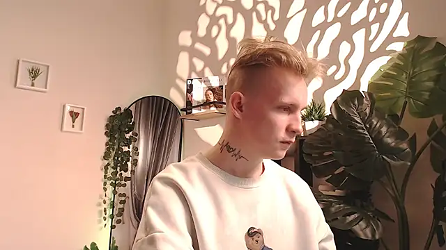 AlexxSweet online show from April 25, 7:11 am