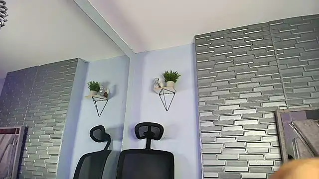 ARON TAYLER01 online show from February 12, 10:43 am