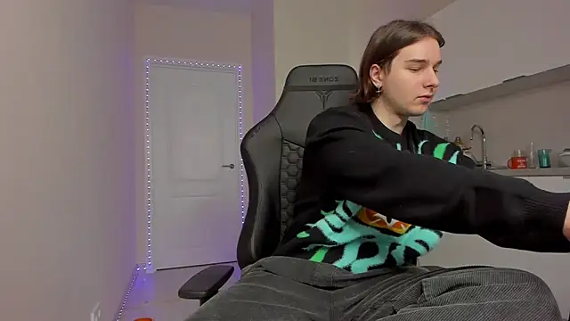 Vincent Strong online show from February 26, 7:42 am