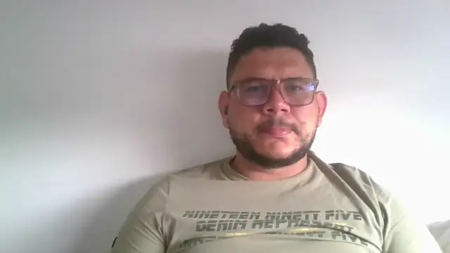 Snapshot of Phillipsglass chatting on January 6, 1:41 pm Phillipsglass online show from January 6, 1:41 pm