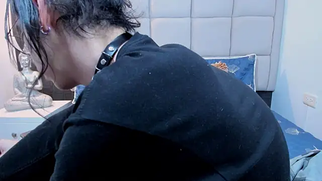 Hecatee 77 online show from December 6, 7:34 pm