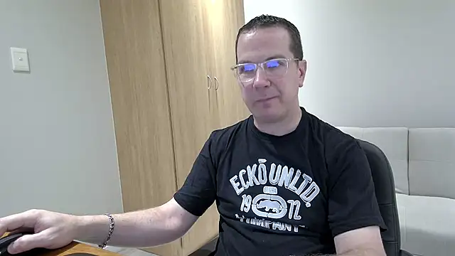 BrettJ81 online show from October 30, 2:51 pm