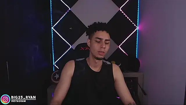 bigryann23 online show from April 15, 2:00 am